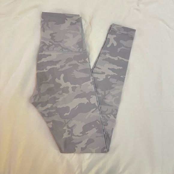 Lululemon Athletica Wunder Under Luxtreme Size 6 - Picture 3 of 4